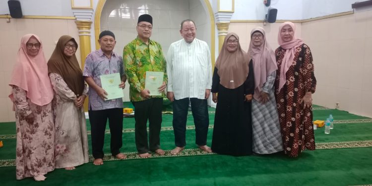 JAMAAH MASJID AL MUTTAQIN RANTING MUHAMMADIYAH KEPATIHAN 1 BERSAMA JAMAAH RANTING SEKITAR MEMBELI TANAH BANGUNAN 1,2 MILIAR UNTUK DIWAKAFKAN