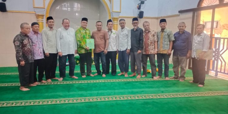 JAMAAH MASJID AL MUTTAQIN RANTING MUHAMMADIYAH KEPATIHAN 1 BERSAMA JAMAAH RANTING SEKITAR MEMBELI TANAH BANGUNAN 1,2 MILIAR UNTUK DIWAKAFKAN