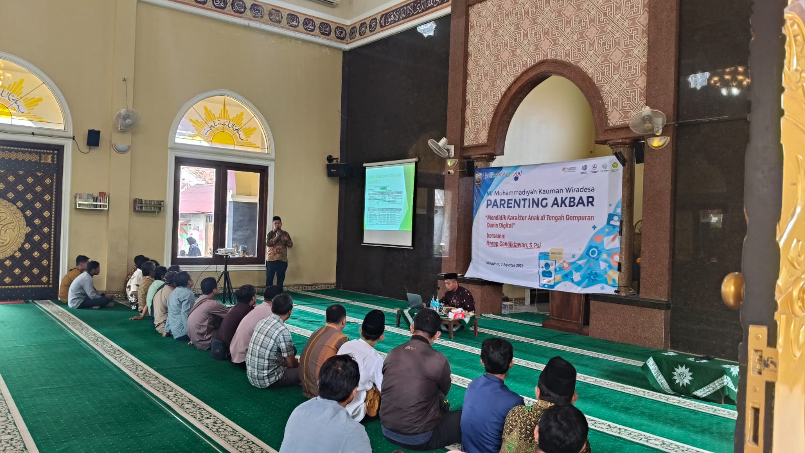 Parenting Akbar MIM Kauman Wiradesa di Masjid Sabilurrahman Kauman bersama orang tua dan wali murid.