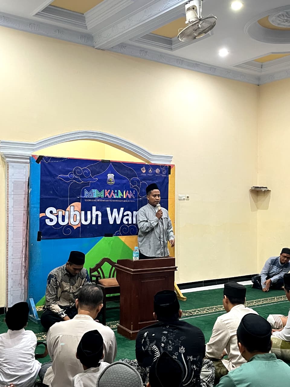 Subuh Warrior MIM Kauman bersama wali siswa di Masjid Al Muqorrobin Sijambe
