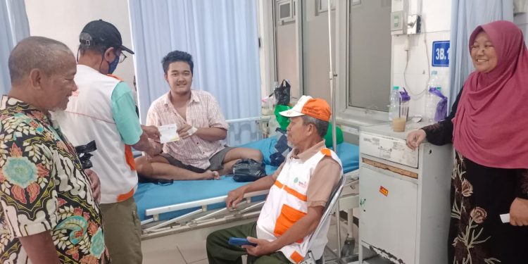 Lazismu KL Wiradesa Salurkan Bantuan melalui Program Peduli Kesehatan