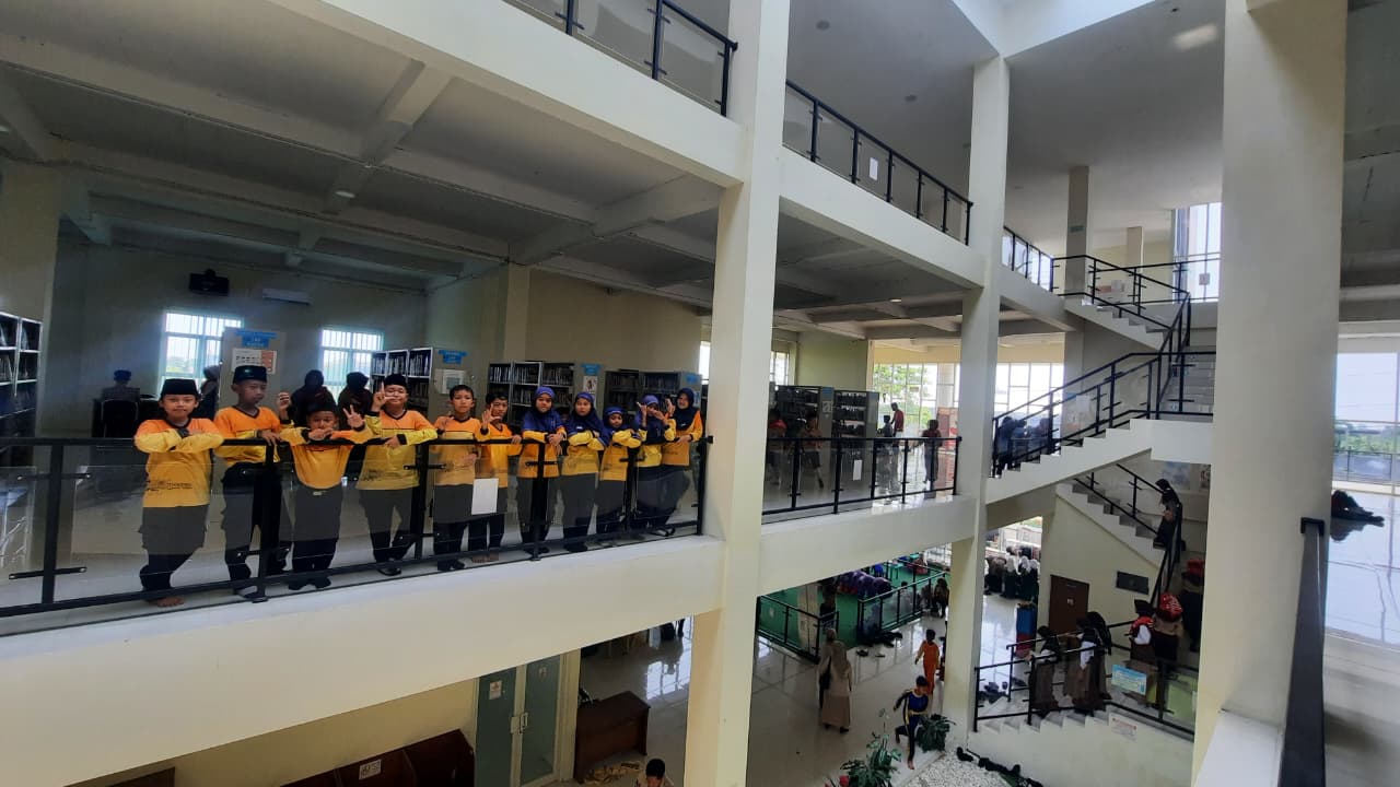 Duta Literasi MIM Kauman mengenal fasilitas Perpustakaan Kota Pekalongan
