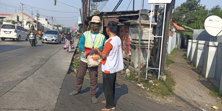 LAZISMU KL WIRADESA SALURKAN MANFAAT ZIS UNTUK PEJUANG JALANAN